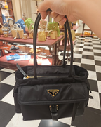 代購💕Prada Explore 中號納帕皮革手提袋