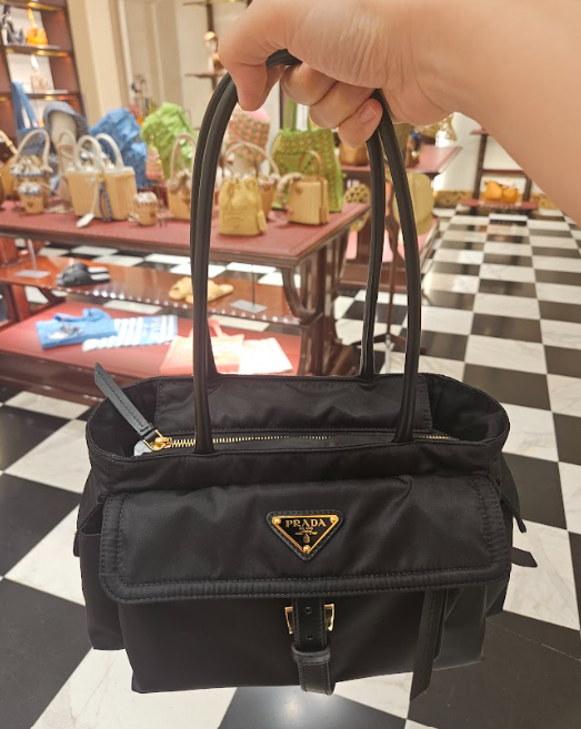 代購💕Prada Explore 中號納帕皮革手提袋