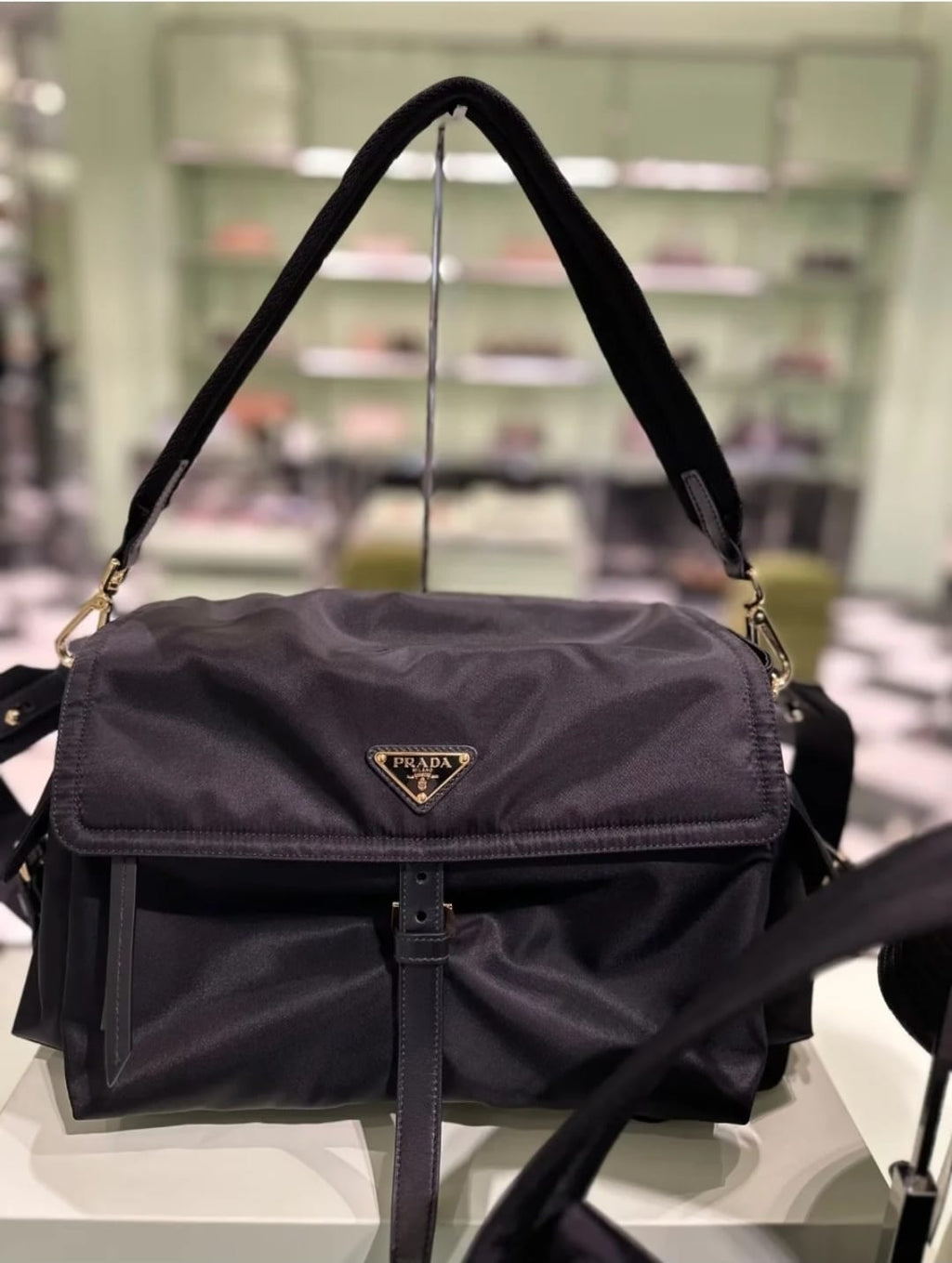 代購💕Prada Explore 中號 Re-Nylon 肩背袋
