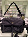 代購💕Prada Explore 中號 Re-Nylon 肩背袋