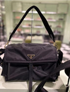 代購💕Prada Explore 中號 Re-Nylon 肩背袋